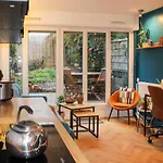 New Cocoon With Garden Near Buttes-Chaumont